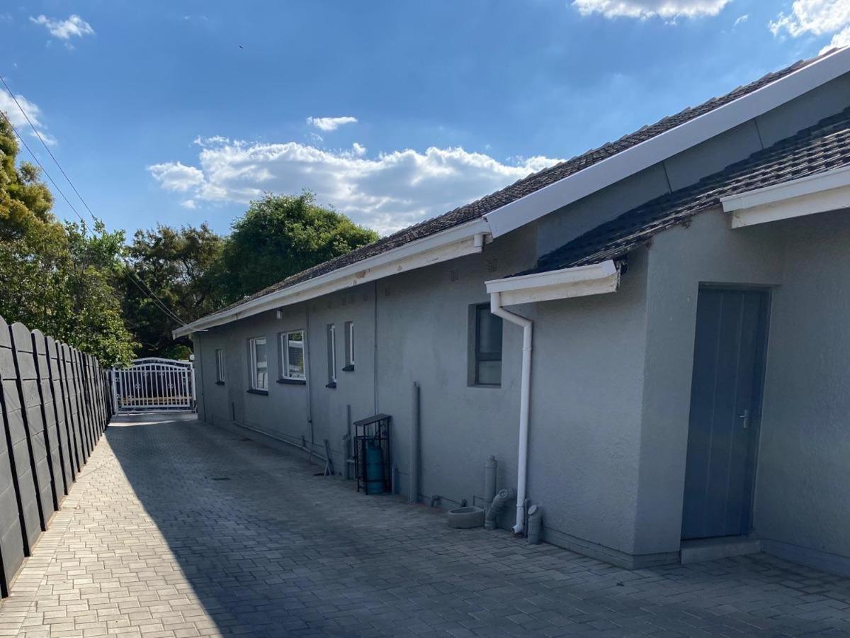 Staysure Guesthouse Alberton Exteriör bild